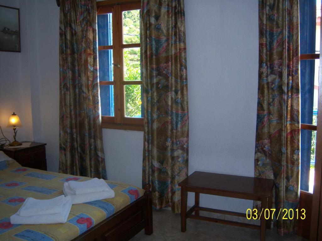 Smile Stella Studios Skopelos Town Room photo